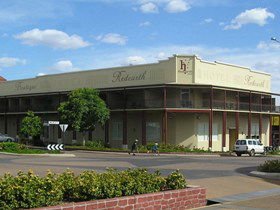 Redearth Boutique Hotel - Tourism Caloundra 0