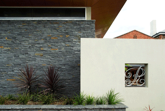Robin Hood Hotel - Tourism Caloundra
