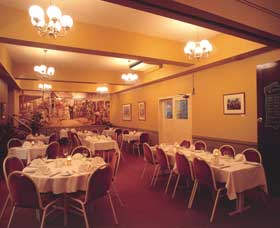 Governor Macquarie Motor Inn - Tourism Caloundra 0