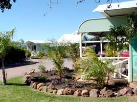 Banjo's Overnight & Holiday Units - Tourism Caloundra 1