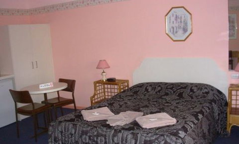 Roundhouse Motel - Tourism Caloundra 4