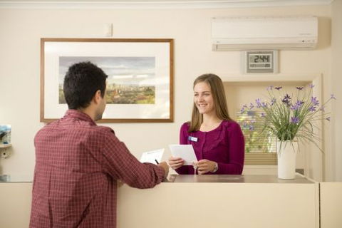Golden Chain Welcome Inn 277 - Tourism Caloundra 0
