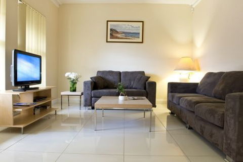 Golden Chain Welcome Inn 277 - Tourism Caloundra 4