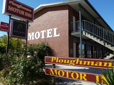 Ploughmans Motor Inn - Tourism Caloundra 0