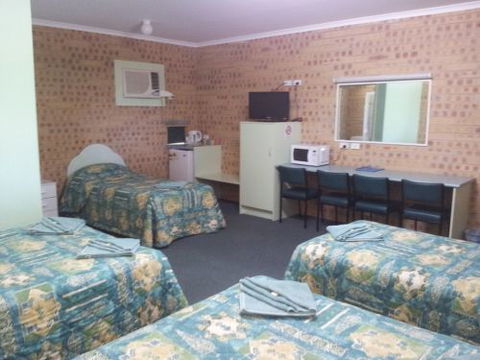 Tiaro Motor Inn - Tourism Caloundra 6