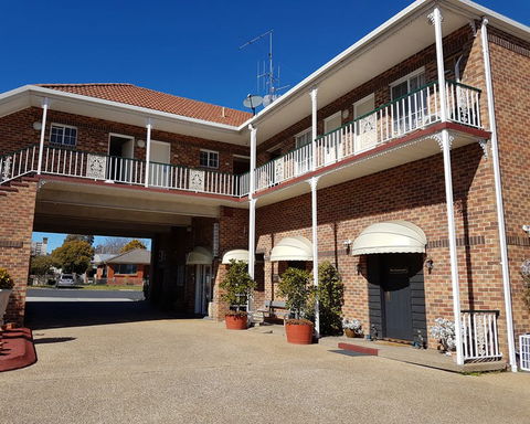 Golden Age Motor Inn - Tourism Caloundra 2