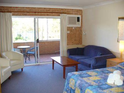 Huskisson Beach Motel - Tourism Caloundra 3