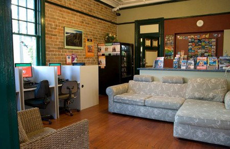 Glebe Village Backpackers - Tourism Caloundra 1