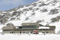 Barrakee Ski Lodge - Tourism Caloundra 3