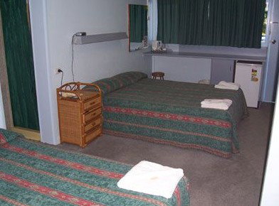 Crown Hotel Motel - Tourism Caloundra 4