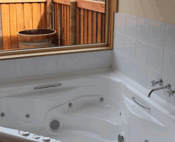 Tullah Lakeside Chalets - Tourism Caloundra 2