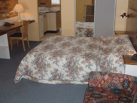 Copper Country Motor Inn - Tourism Caloundra 2