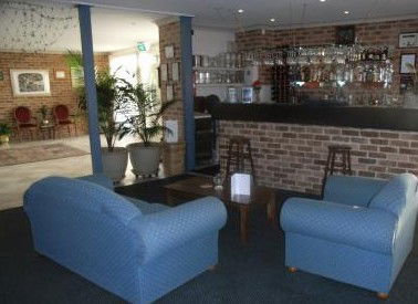 Lake Haven Motor Inn - Tourism Caloundra 1