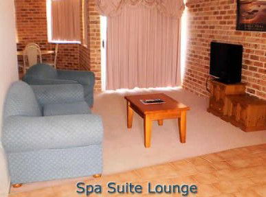 Lake Haven Motor Inn - Tourism Caloundra 5