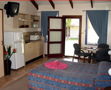 The Village Cabins - Tourism Caloundra 3