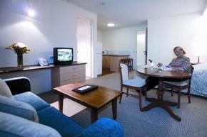 Hotel Cavalier - Tourism Caloundra 1