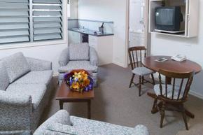 Hotel Cavalier - Tourism Caloundra 3