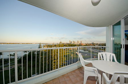 Crystal Bay Resort - Tourism Caloundra 1