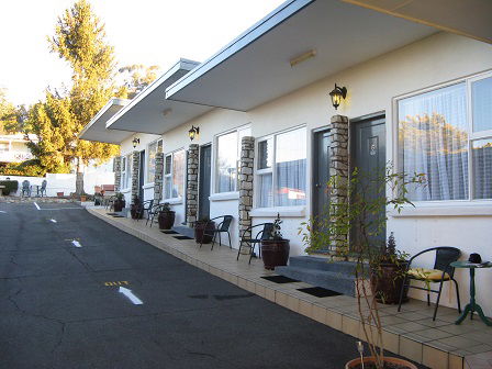 White Manor Motel - Tourism Caloundra 1