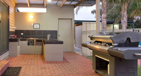 Rosebud Motel - Tourism Caloundra 0