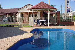 Roma Mid Town Motor Inn - Tourism Caloundra 0