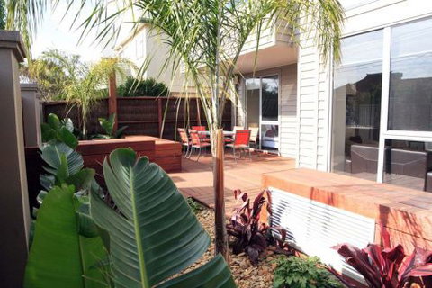 Beachside Properties Hampton - Tourism Caloundra 0