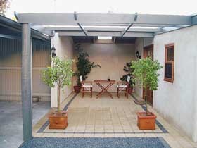 Mcintyre Cottage B&b - Tourism Caloundra 0