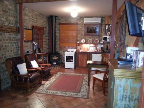 Eagle Foundry B & B - Tourism Caloundra 3