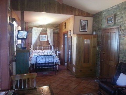 Eagle Foundry B & B - Tourism Caloundra 4