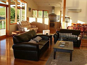 Port Arthur Escapes - Lookout Lodge - Tourism Caloundra 0