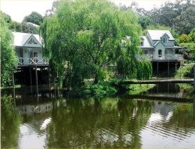 Paradise Gardens Cottages & Bed And Breakfast - Tourism Caloundra 0