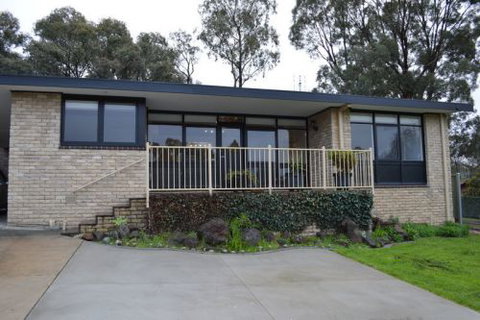 Burns View Bendigo Accommodation - Tourism Caloundra 1