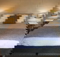 Platypus Playground Riverside Cottage - Tourism Caloundra