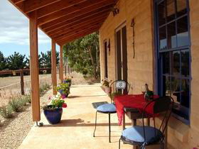 Dee's Villa - Tourism Caloundra 0