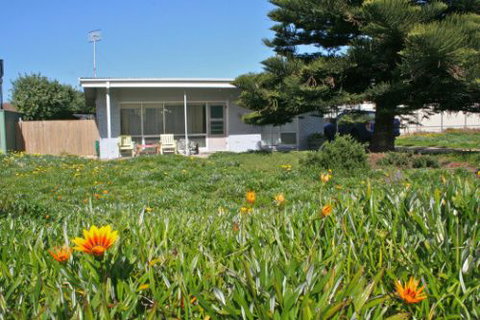 Beach Lovers Middleton - Tourism Caloundra 0