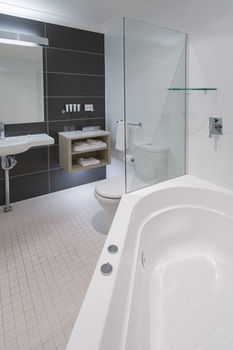 Best Western Plus Apollo International Hotel - Tourism Caloundra 1