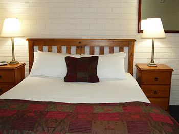 Pigeon House Motor Inn - Tourism Caloundra 9