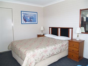 Pigeon House Motor Inn - Tourism Caloundra 0
