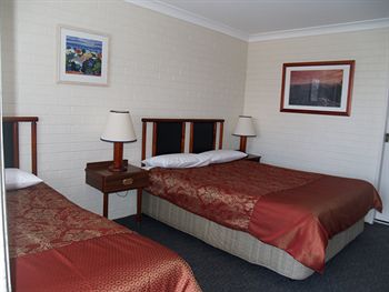 Pigeon House Motor Inn - Tourism Caloundra 1