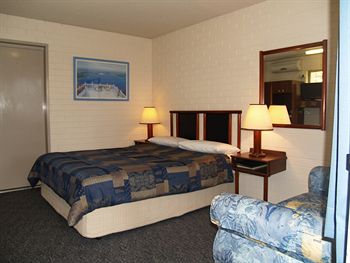 Pigeon House Motor Inn - Tourism Caloundra 3