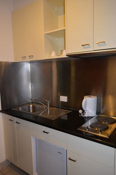 YTI Garden Hotel - Tourism Caloundra 9