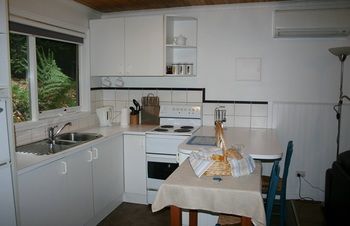 Hill 'N' Dale Farm Cottages - Tourism Caloundra 24