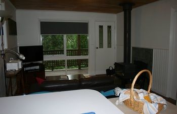 Hill 'N' Dale Farm Cottages - Tourism Caloundra 25