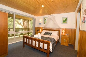 Hill 'N' Dale Farm Cottages - Tourism Caloundra 1
