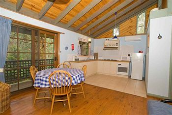 Hill 'N' Dale Farm Cottages - Tourism Caloundra 2