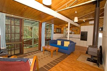 Hill 'N' Dale Farm Cottages - Tourism Caloundra 5