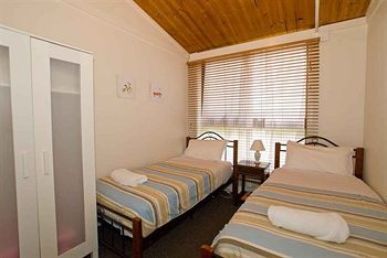 Hill 'N' Dale Farm Cottages - Tourism Caloundra 7