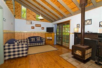Hill 'N' Dale Farm Cottages - Tourism Caloundra 16
