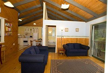 Hill 'N' Dale Farm Cottages - Tourism Caloundra 17