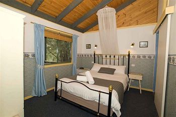 Hill 'N' Dale Farm Cottages - Tourism Caloundra 18